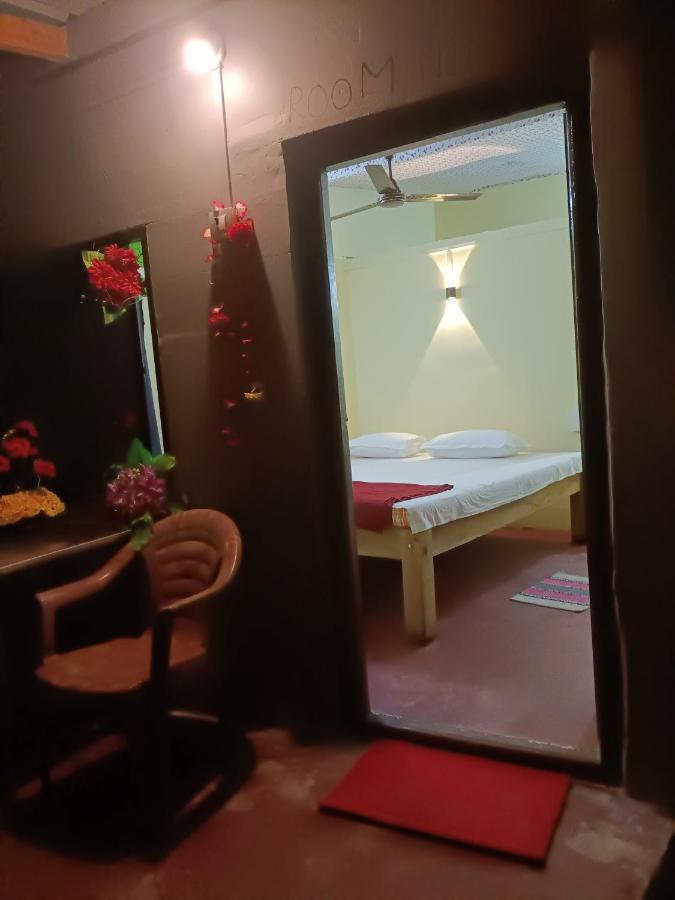 Om D S Cafe 51 & Beach Stay Gokarna (Karnataka) Exterior photo