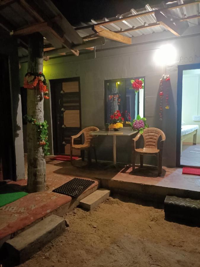 Om D S Cafe 51 & Beach Stay Gokarna (Karnataka) Exterior photo