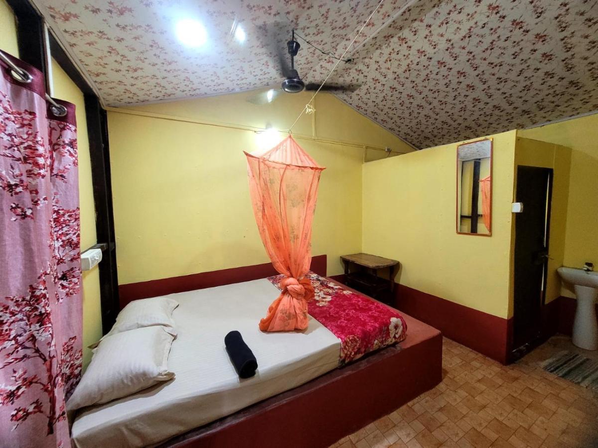Om D S Cafe 51 & Beach Stay Gokarna (Karnataka) Exterior photo