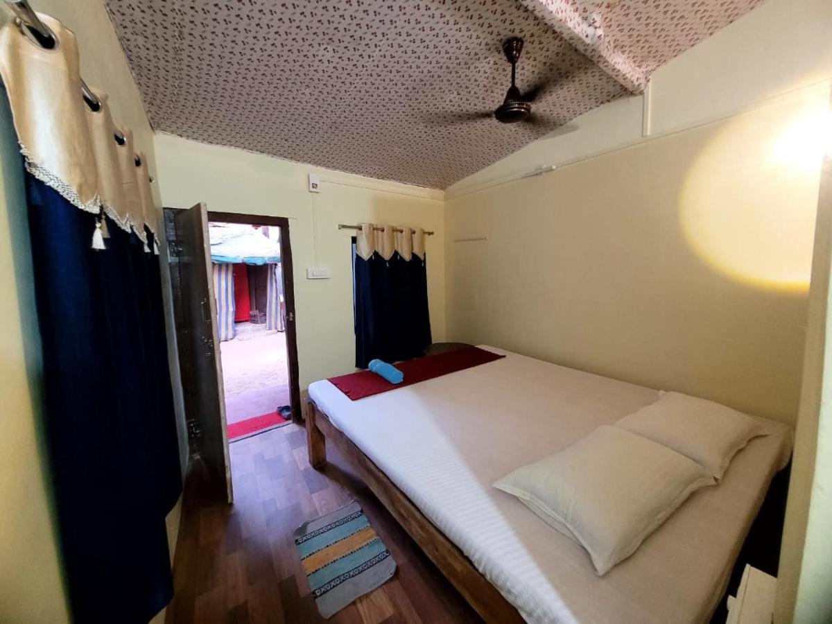 Om D S Cafe 51 & Beach Stay Gokarna (Karnataka) Exterior photo