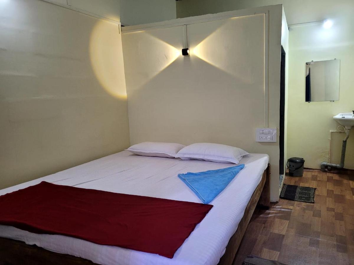 Om D S Cafe 51 & Beach Stay Gokarna (Karnataka) Exterior photo