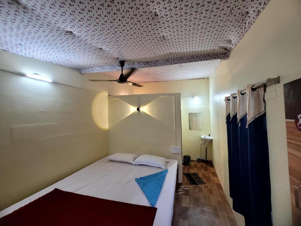 Om D S Cafe 51 & Beach Stay Gokarna (Karnataka) Exterior photo